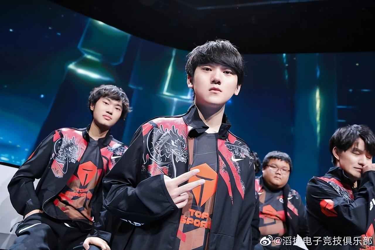 球员赛后庆 球员赛后庆